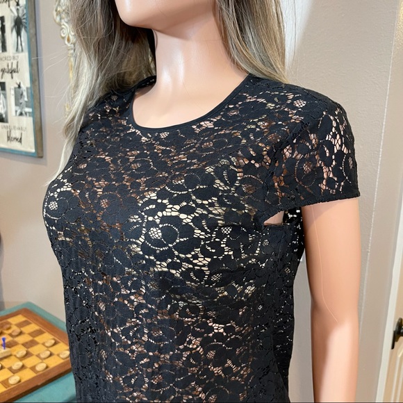 Black lace cap sleeve top - Picture 4 of 8
